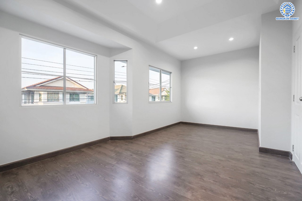 บ้านมือสองตกแต่งใหม่  แบรนด์ LH ม.พฤกษ์ลดา1 บางใหญ่-เซ็นทรัลเวสต์เกต เนื้อที่ 50 ตร.ว. ฟังก์ชัน 3 ห้องนอนพร้อมเชื่อมต่อห้องอเนกประสงค์ 3 ห้องน้ำ 2 ที่จอดรถ บนทำเลเส้นทางสายหลัก "กาญจนาภิเษก" ใกล้เซ็นทรัลเวสต์เกต และเพียง 10 นาทีถึงรถไฟฟ้า "สถานีคลองบางไผ่"